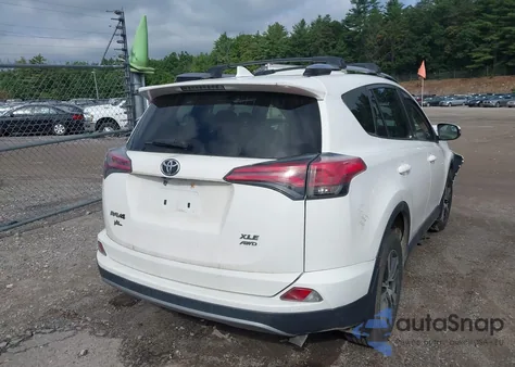 2017 Toyota Rav4 Xle z USA, uszkodzony, nr VIN JTMRFREV7HD199244